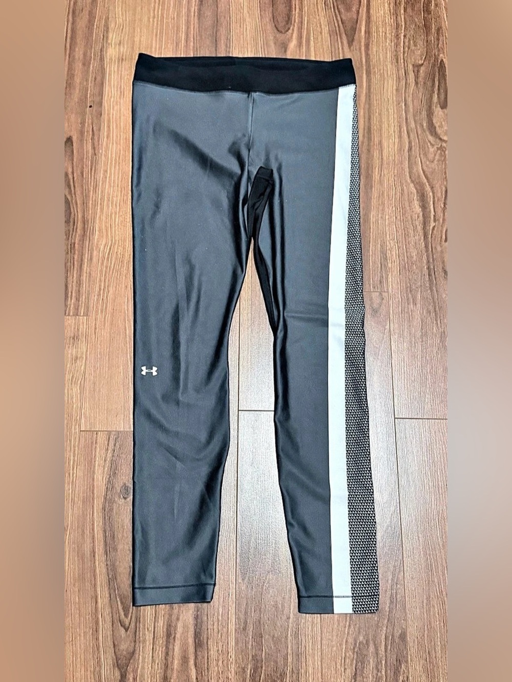 Under Armour Athletic Leggings in Black & White size Large